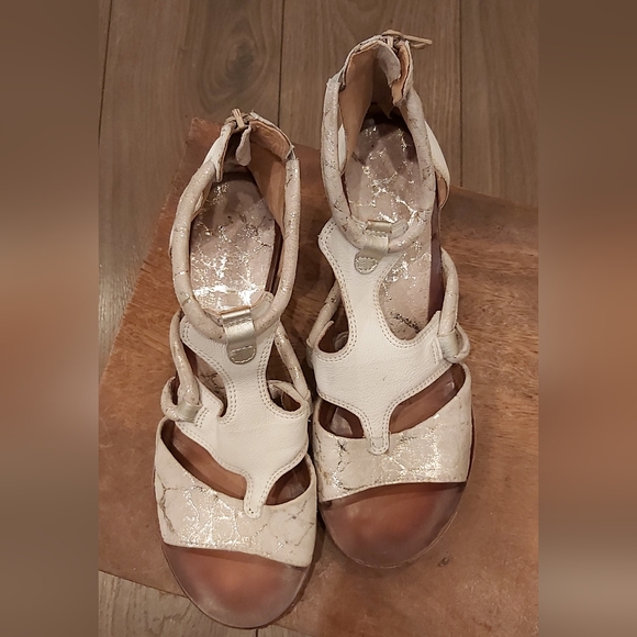 Mjus distressed heeled sandals - Picture 2 of 6